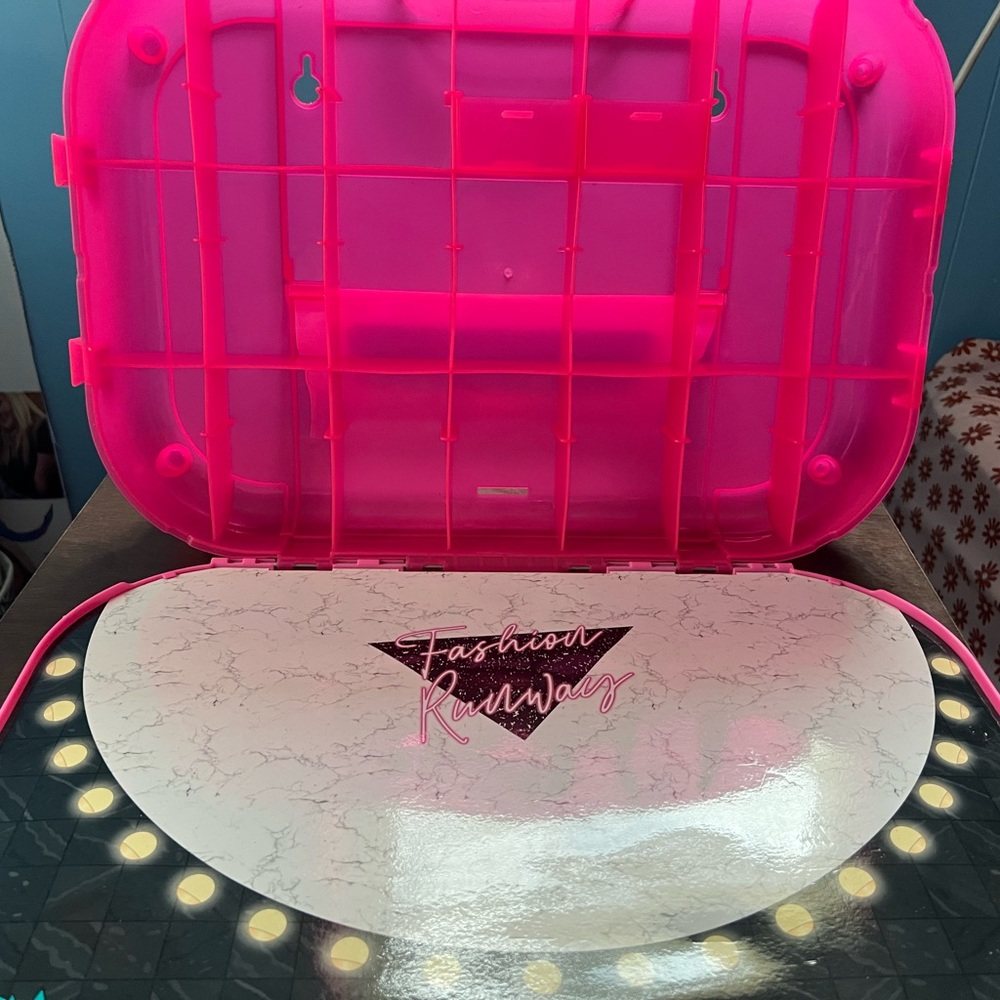 Pink Fashion Runway Vanity Case